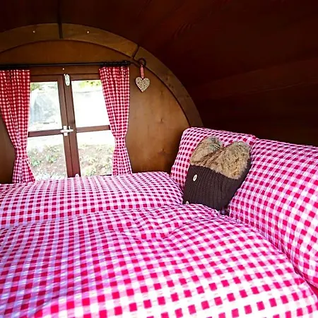 Bed & Breakfast Schlaf-fass Maienfeld