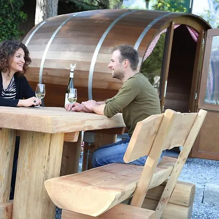 Bed & Breakfast Schlaf-fass Maienfeld