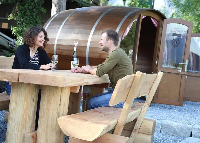 Bed & Breakfast Schlaf-fass Maienfeld